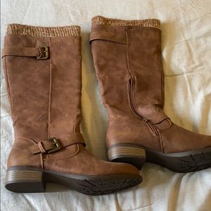 NEW brown boots